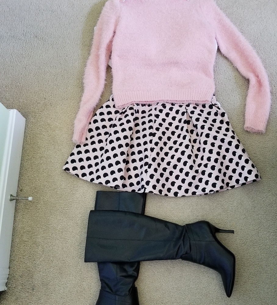 Flirty & Feminine Printed Mini Skirt - Size 28